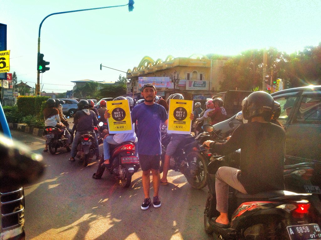 Special tonight..!!! BUY1GET1 ALL ITEM only 2 hour star from 22:00pm - 00:00pm let's info to your friend