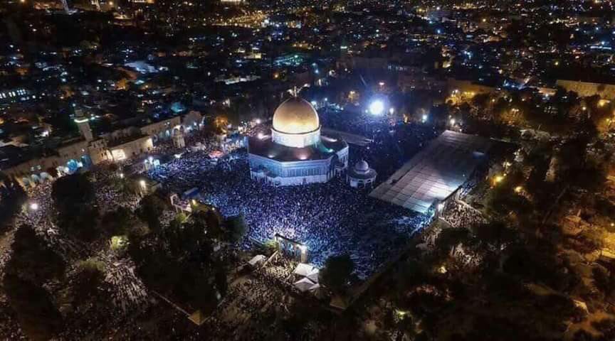 iFalasteen's tweet photo. Taraweeh on the 27th Night of #Ramadan :

Masjid-Al-Haram, Makkah.
Masjid Nabwi, Madinah.
Masjid Al-Aqsa, Palestine. https://t.co/IZddUwMcYs