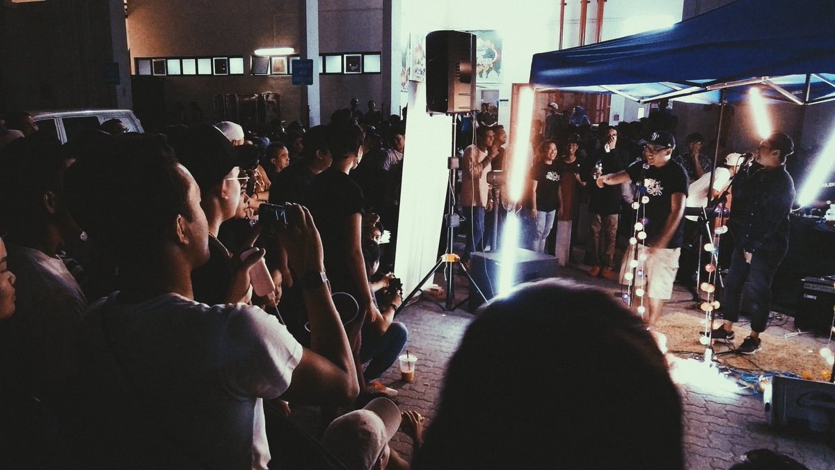 artstocktv's tweet photo. Happened yesterday at Geylang by RilekJack 🔥 https://t.co/Rb6eBZp1dJ