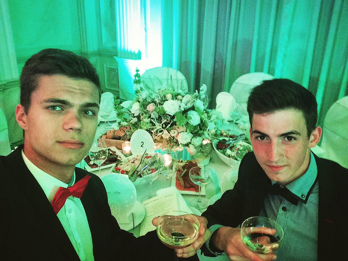 Fakimas's tweet photo. Свадьба прошла просто на ура ❤️ #ragewedding https://t.co/1gewoEsZz3