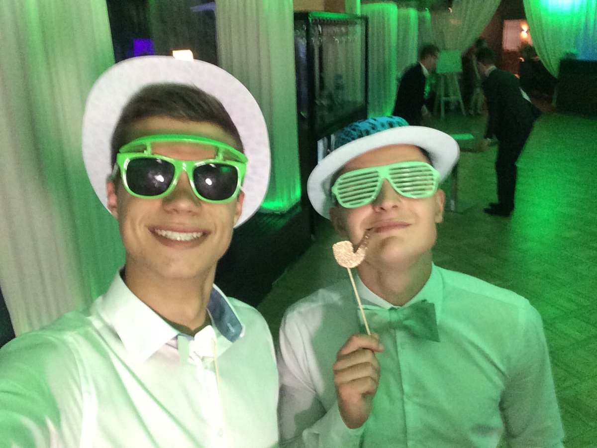 Fakimas's tweet photo. Свадьба прошла просто на ура ❤️ #ragewedding https://t.co/1gewoEsZz3