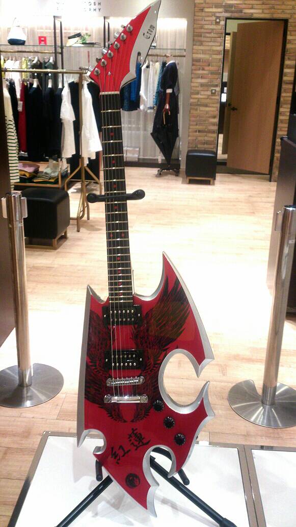 Scorelay Japan V Twitter 弊社で企画したサンリオ Show By Rockのギター ストロベリーハート と レッドトマホーク が梅田のルクアイーレに展示されています ギターの後ろには普通に服売り場が お近くにお越しの際には是非お立ち寄り下さい Scorelay Japan V Twitter 弊社で企画したサンリオ Show By Rockのギター ストロベリーハート と レッドトマホーク が梅田のルクアイーレに展示されています ギターの後ろには普通に服売り場が お近くにお越しの際には是非お立ち寄り下さい
