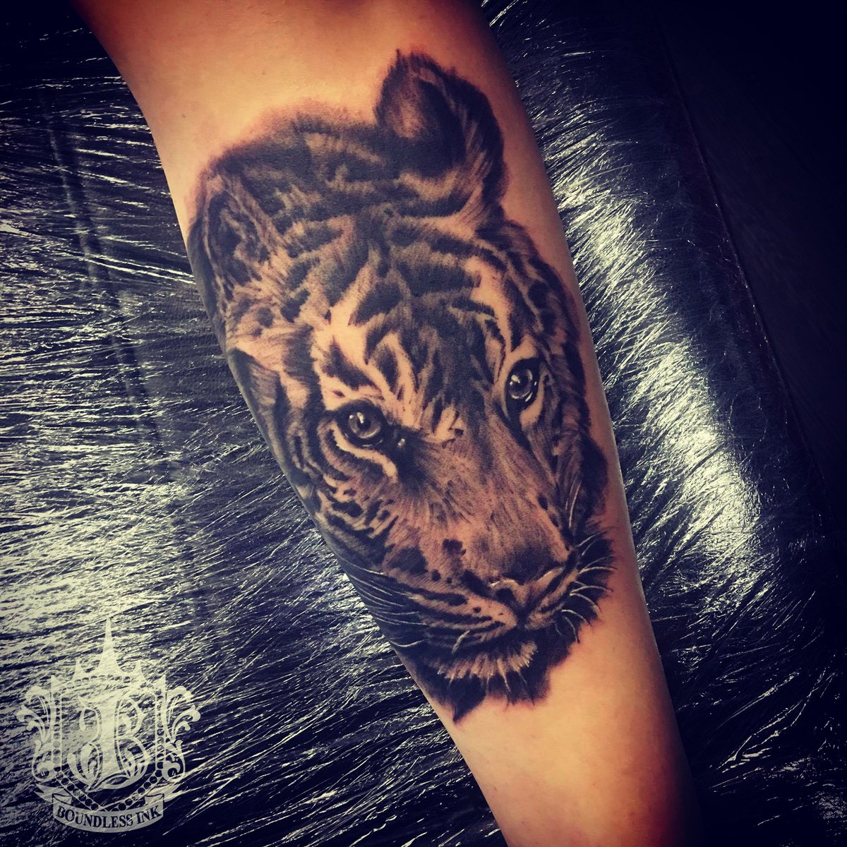CharlieOwen2's tweet photo. Another addition to the leg sleeve! 😍 #tattoo #tiger #comeonlegsleeve 🙈 https://t.co/XDRMwoNOUO
