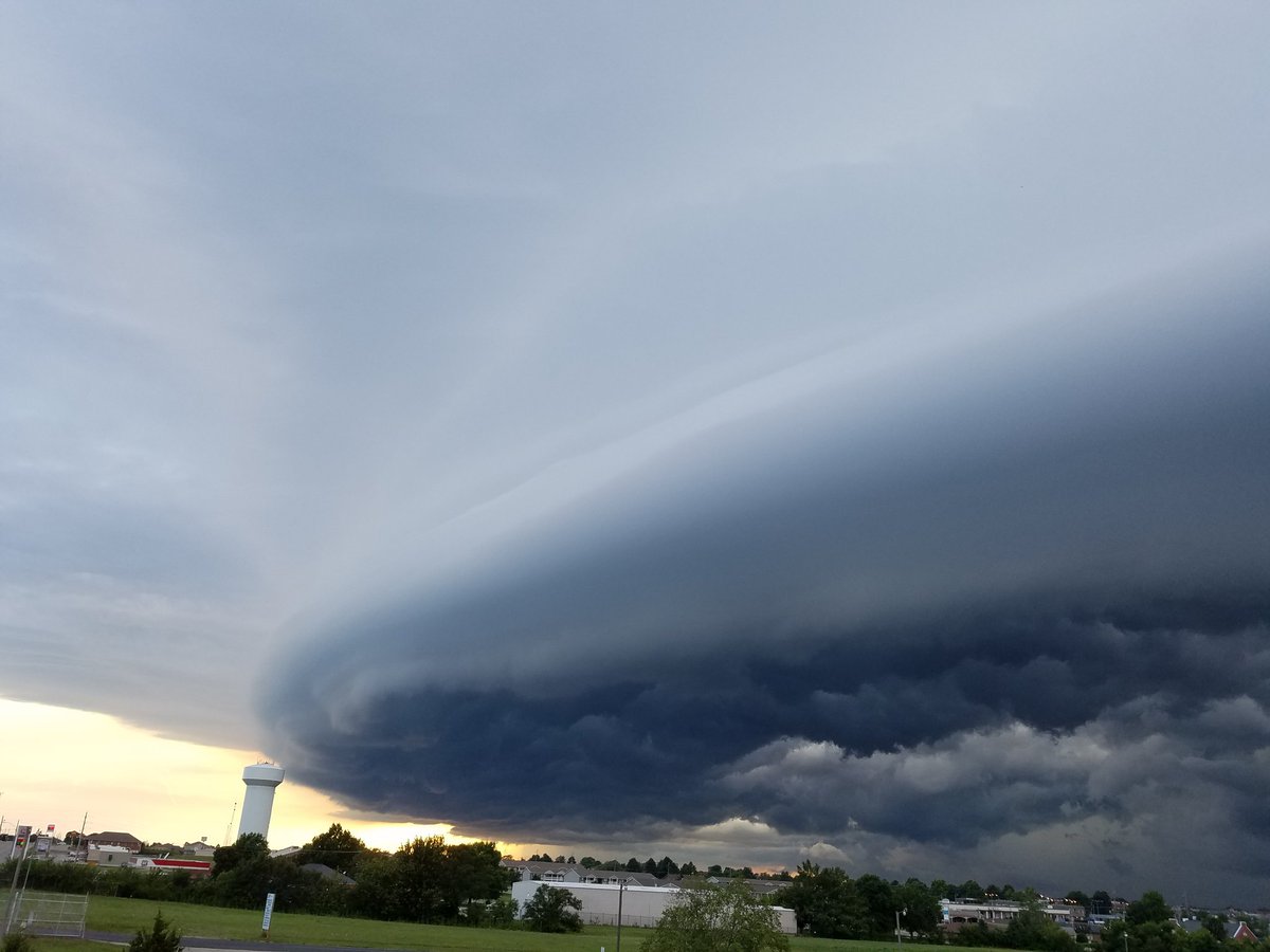 BlkCld1's tweet photo. @BobVanDillenThursdays afternoon storm.. https://t.co/xnWyYvh7Jj