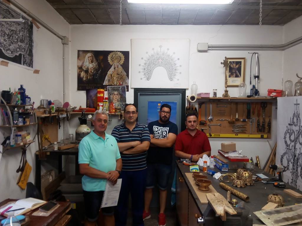 "Firmadas las piezas de orfebrería para el banderín de Maestro Valero" gentedepaz1940.blogspot.com/2016/07/firmad…  <a href="/NCSDONALDPRESS/">Ángel León/@NCSDONALDPRESS</a>