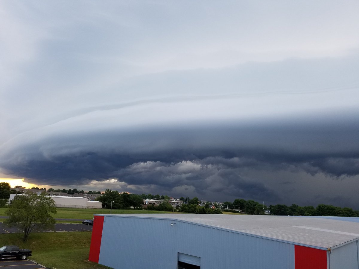 BlkCld1's tweet photo. @BobVanDillen Same storm Thursday afternoon https://t.co/kHyYNgKp6S