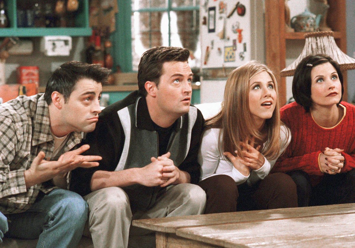GQSpain's tweet photo. #GQFriends Todas las series que intentaron ser 'Friends' (y fracasaron) https://t.co/KlBRgHIBei Por @Albertoenserie https://t.co/y5ueHDe6IO