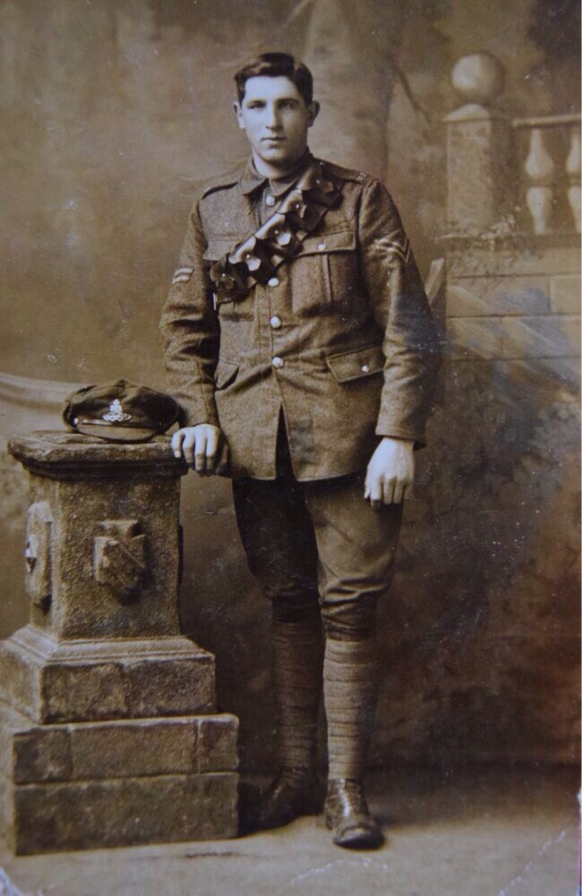 c17hux's tweet photo. My grandad Cpl Frank Huxtable before and after. He fought at #Ypres #Arras #Lys #Hildenberg #Picardy #Somme100 https://t.co/cqebS8hMiG