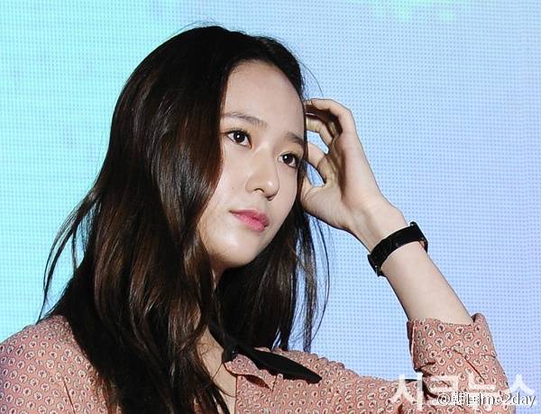 affxtionina's tweet photo. [NEWSPICS] 160702 Krystal - Etude House Pink Play Concert 2 https://t.co/r90tqeg5oC