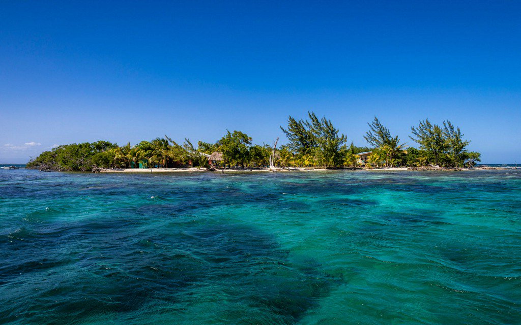 TravelLeisure's tweet photo. You can now stay on Francis Ford Coppola's private island: https://t.co/x5SpFsN6N0 https://t.co/e6JdsqPYUW