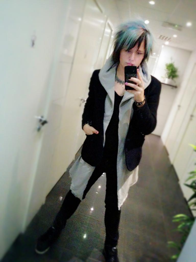 EndigoPink's tweet photo. Helloo Uppsala!! Towards #StorCon! (´・ω・`) https://t.co/6wjgBkOC03