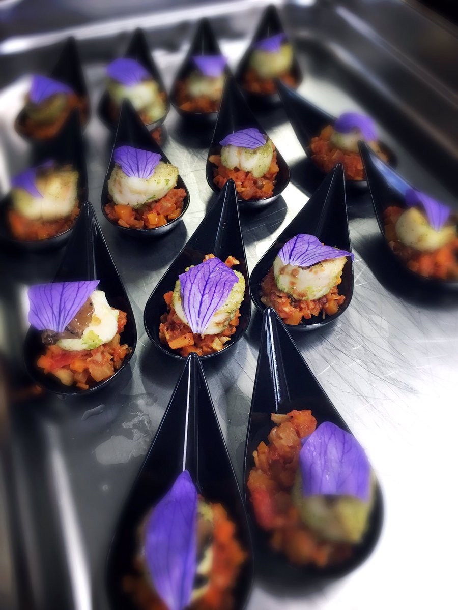 gio_wale's tweet photo. Tanta passione e rispetto per la materia prima @Lanacotta insieme con @AccademiaCookandFood https://t.co/8iSZlTEDMB
