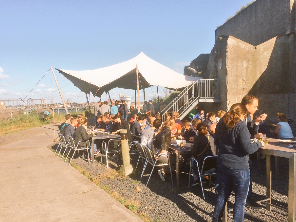forteiland's tweet image. Lekker borrelen en eten na teambuilding met véél interactie #samenwinnen #zon @pbnteam en #tripleIT
