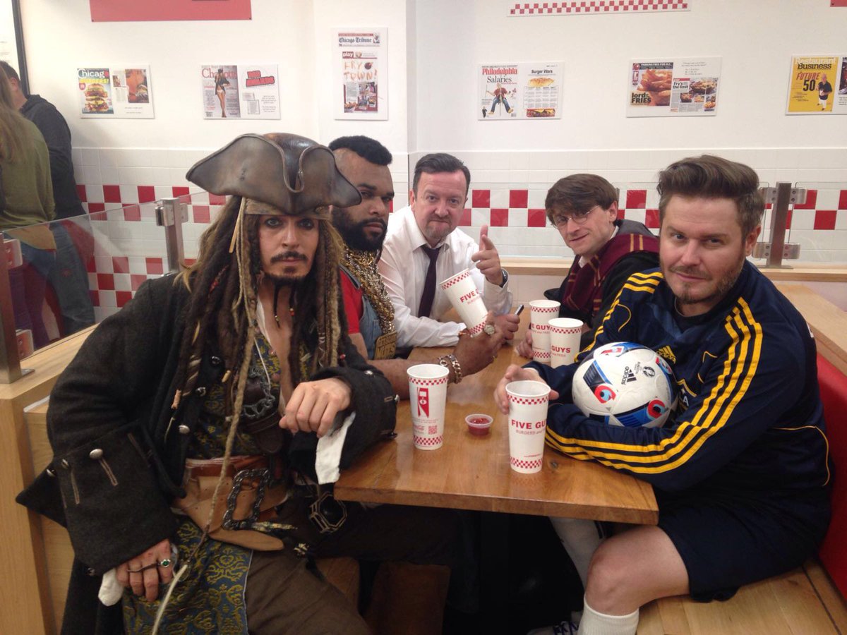 Braeheadcentre's tweet photo. Well look who we spotted having a bite to eat @FiveGuysUK #chippendoubles #everyonesinvited https://t.co/c4fm8EMkB9