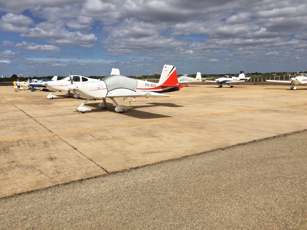 RenatoFndes's tweet photo. 8 aviões estão pousados no Aeroporto de Mossoró. São do Grupo CATULEVE, de Fortaleza, que reúne amantes da aviação! https://t.co/qsogyPp6HM