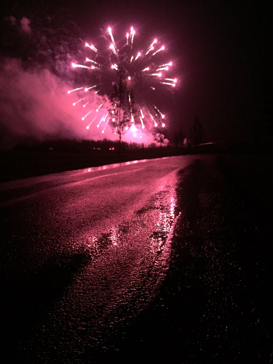 KelseyStang's tweet photo. These fireworks though 😻 https://t.co/ac8Frp5m8x