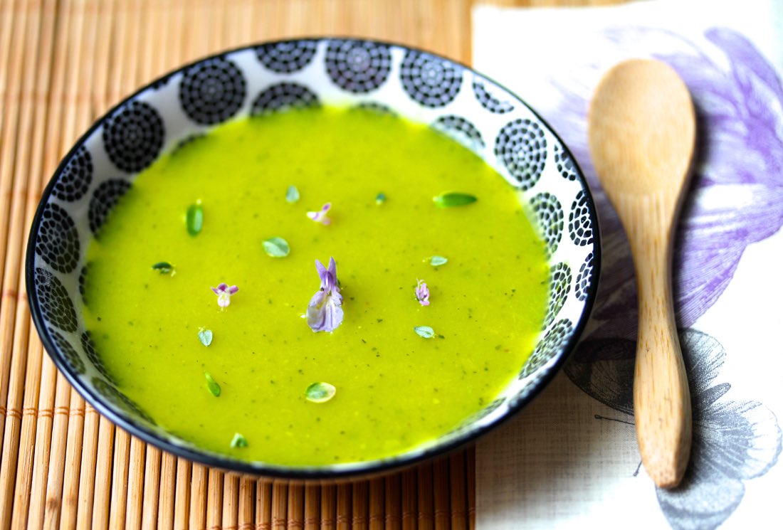 Ricetta anti caldo: crema di piselli, estratto di cetriolo e timo. go.shr.lc/29jBkRs #detox #glutenfree #veg