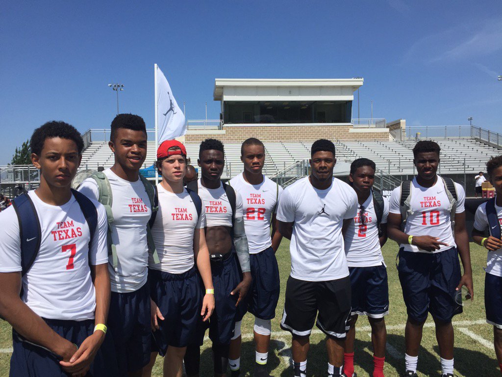 raymickens24's tweet image. Big Ups to my man Corey Coleman and team @Jumpman23 for taking time out to talk to my squad. TEAM TEXAS #flyrush