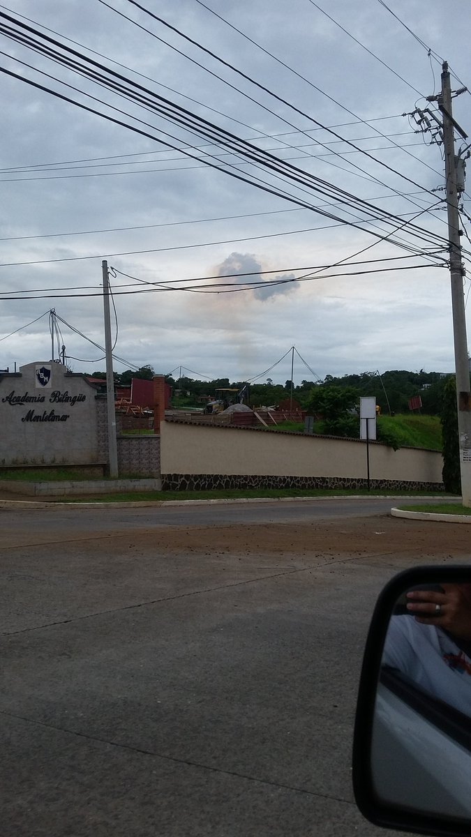 EvysabelAmelia's tweet photo. Allí esta la nube negra que viene de la termoelectrica en #LaChorrera y nadie dice nada @Traficologo @TraficologoO https://t.co/D1LFbIFa2V