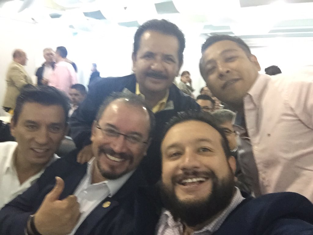 Mario_MedinaP's tweet photo. Iniciamos Pre Consejo Nacional @adn_nacional @Valencia_Guzman @SenLuisSanchez @Omar_Ortega_A @PRDMexico #FerGuzman https://t.co/DLegpgS2MJ