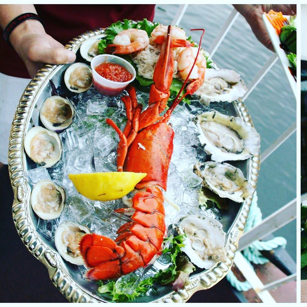 HarborCrabCo's tweet photo. Have a shockingly good time this holiday weekend at Harbor Crab!  Music by #ShockwaveBand #Patchogue
#CrabShock https://t.co/UzrSAwM29n