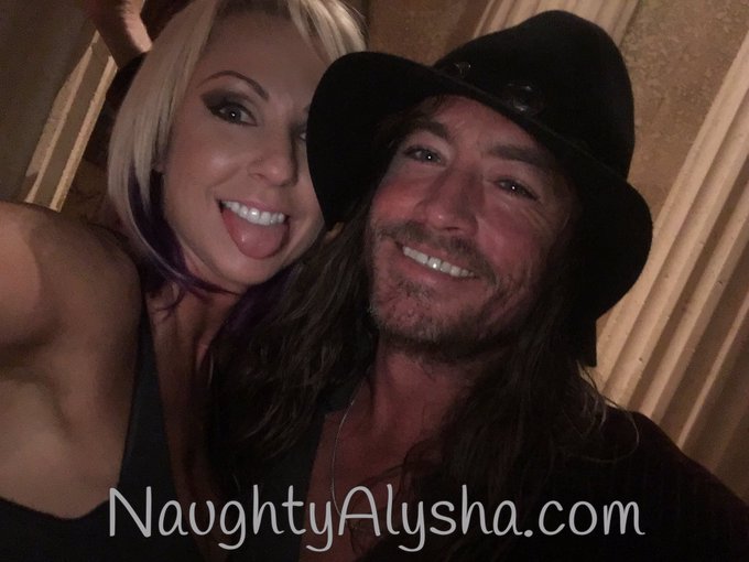 Forgot to mention that @shamansharvest REALLY kicked ass Thurs night in Orlando! AND Josh Hamler is such<a class="tags" target="_blank" title="On Twitter" href="/?out=eyJ0eXAiOiJKV1QiLCJhbGciOiJIUzUxMiJ9.eyJpYXQiOjE3MjA1NjA1MDYsImlzcyI6InR3cG9ybnN0YXJzLmNvbSIsIm5iZiI6MTcyMDU2MDUwNiwiZXhwIjoxNzUyMDk2NTA2LCJyZWRpcmVjdF91cmwiOiJodHRwczovL3R3aXR0ZXIuY29tL3NoYW1hbnNoYXJ2ZXN0In0.lYvx1bNfxaSSFM0m1xSLjhJ2Z03FeRjteK56RSi3UuUPcXE8p8mJRNRo_az-muJ9f7wUm1fb-7jUN2t63DaCwA">@shamansharvest</a><a href="/tag/diehardbucsfan"class="tags"><span>#diehardbucsfan</span></a>