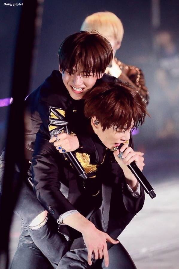 jeonggukupdates's tweet photo. [HQ] 160702 #EPILOGUEinNanjing #BTS #방탄소년단 #정국 #JUNGKOOK #V #JK | ©babypiglet https://t.co/2NiYyFHQea