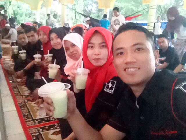 OppokaRi's tweet photo. Bukber Komunitas Pangkep 2016 bersama OPPOKA ri Paccelang 

#bukberkomunitaspangkep2016
#oppokaripaccelang2016
#amin https://t.co/upgVnXR1M1