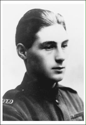 COIC_CJOC's tweet photo. Sgt Thomas Ricketts, CV, 1st #RNfldR, a saisi des canons de campagne et des prisonniers en Belgique en 1917 https://t.co/DsKGN8FSyJ