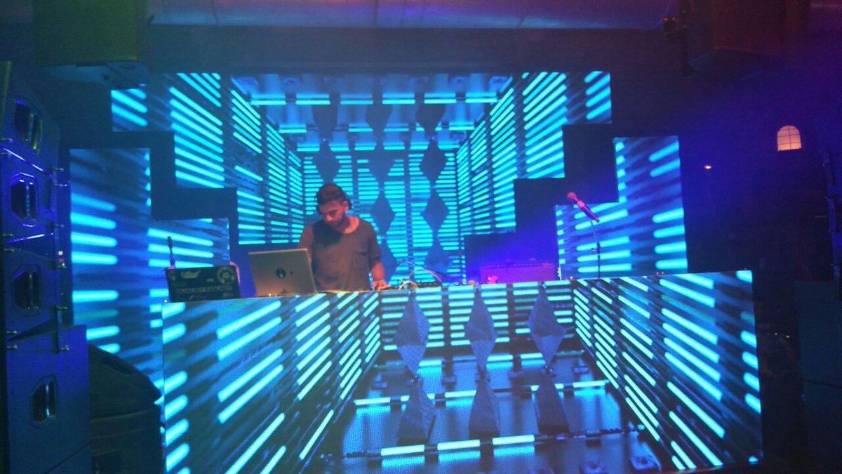WeAreFRR's tweet photo. The production though ! Dope Stuff !!
#BudweiserMADEStage #BrewedTheHardWay https://t.co/VsPKDf6MoM