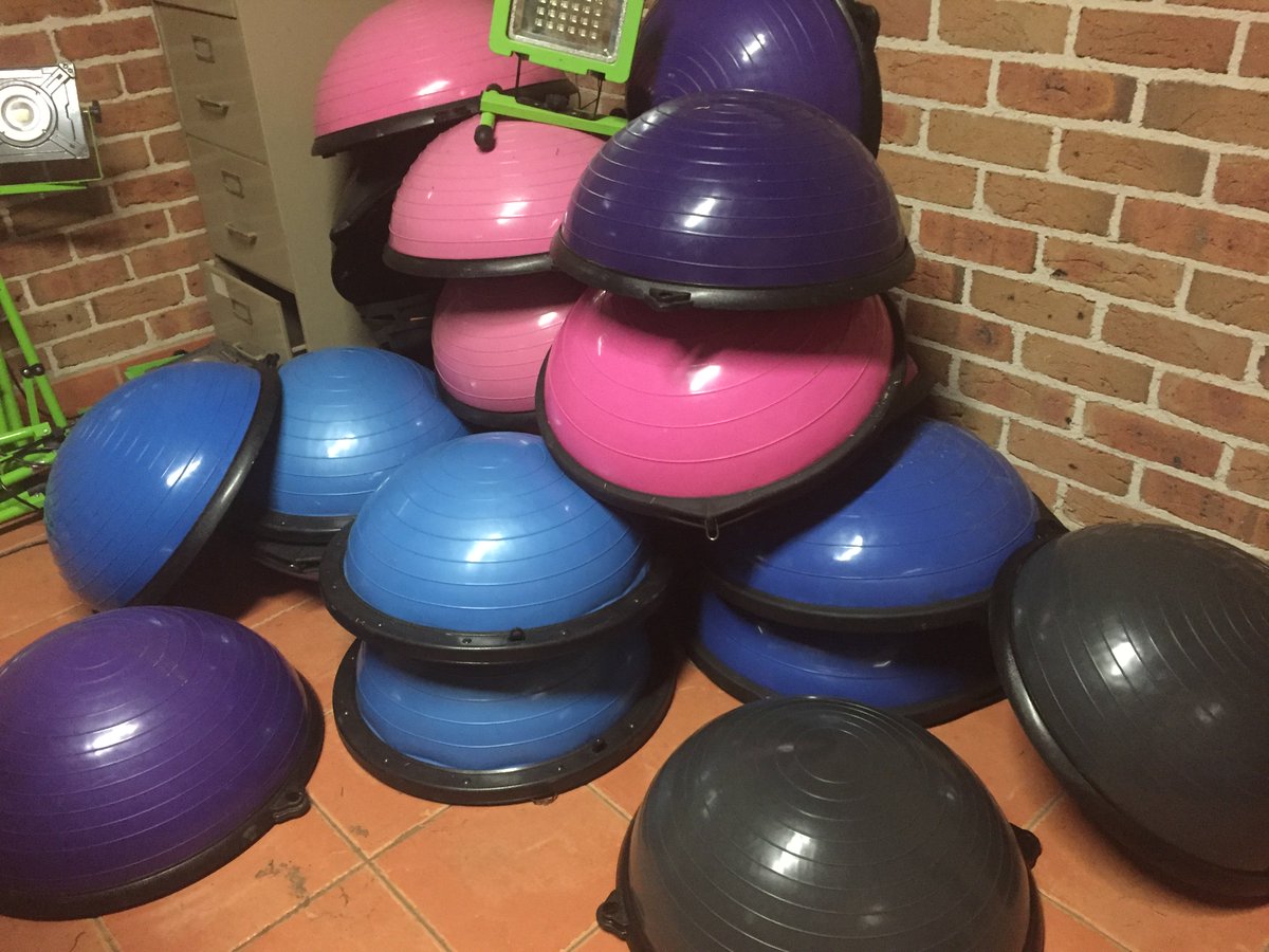 WindsorBootcamp's tweet photo. trying to find a spot for the bosus! #Windsor #Bootcamp #Hawkesbury #outdoortraining #fitness https://t.co/h6hqHtxOzz