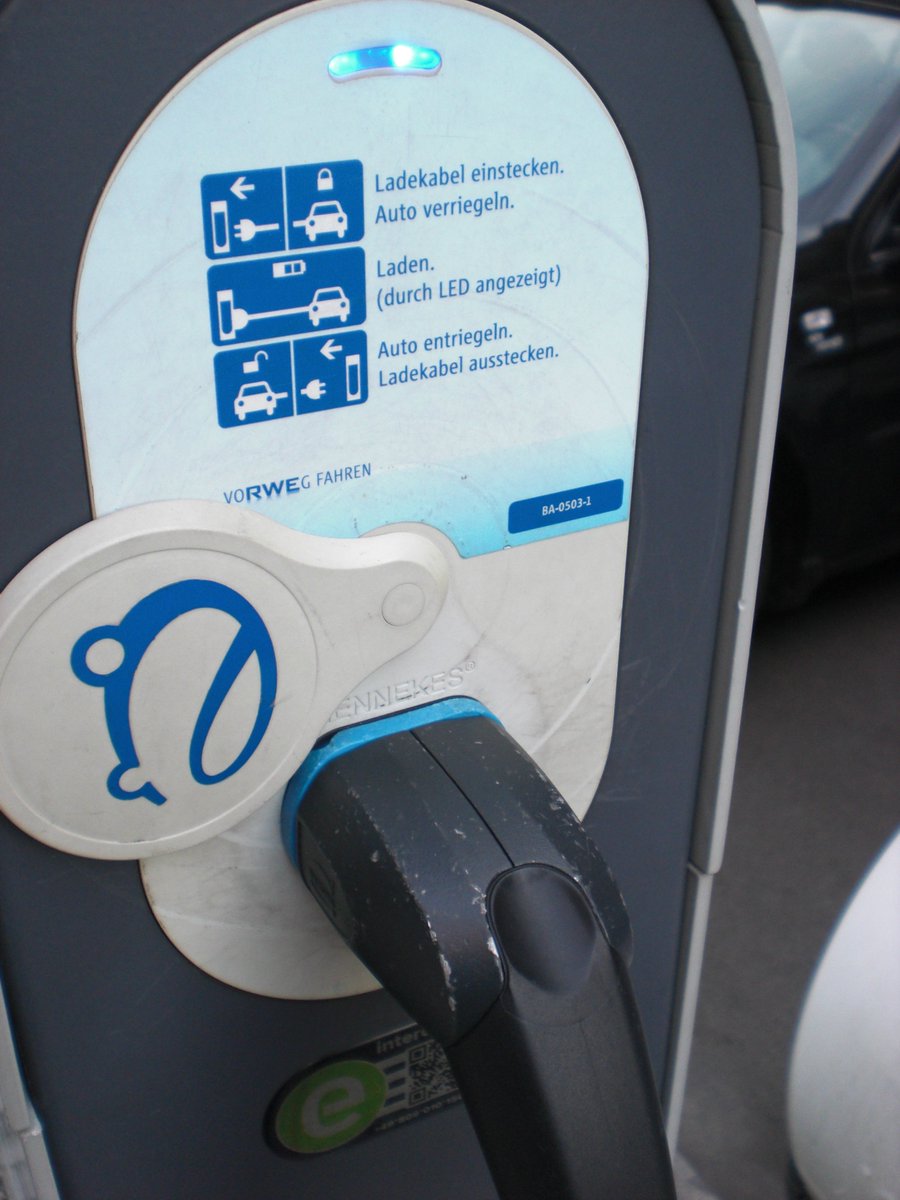 ROCVINLimousine's tweet photo. Ab heute: #Umweltbonus für #Elektromobilität, Infos: https://t.co/AeLHGtKO59. #ROCVIN emobil https://t.co/TM8oqYoCsq https://t.co/qmf7h8QI92