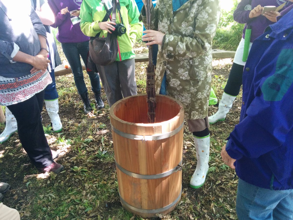 MsXpat's tweet image. #biodynamicfarming demo how manure mixed with water.  Fertilising a force instead of a substance #WeledaInsight