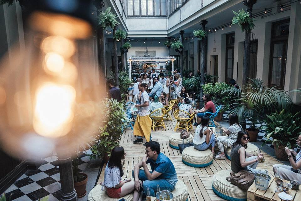 ociosos_'s tweet photo. #ociosos #curiosos, #casacorana es el #oasis que buscábamos en #madrid para #escapar del #calor. #felizdía #cocteles https://t.co/2UJqaTzCVz