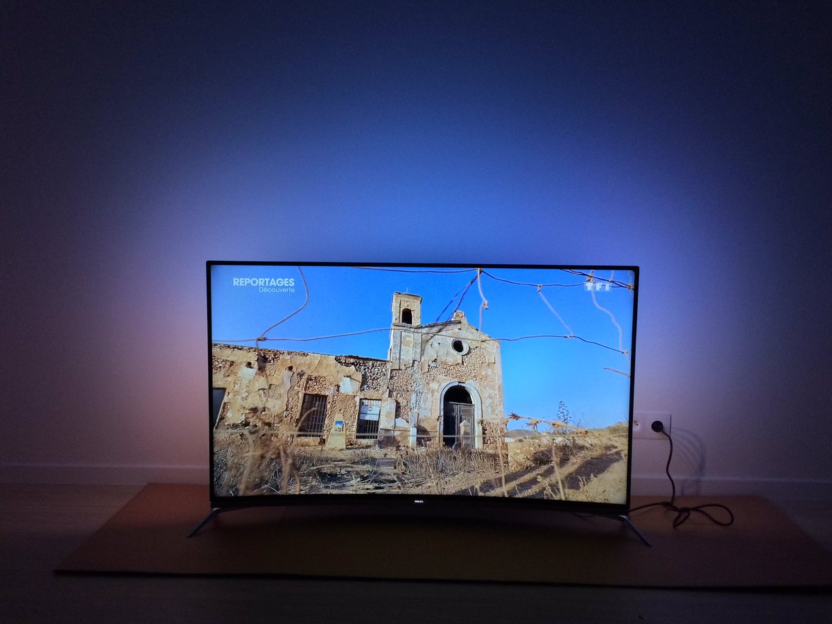 TomekTR's tweet photo. 😍😍😍 TV ✔️ !!! #TeamPhilips !!! #Ambilight #Curve https://t.co/YcOZH2CXle
