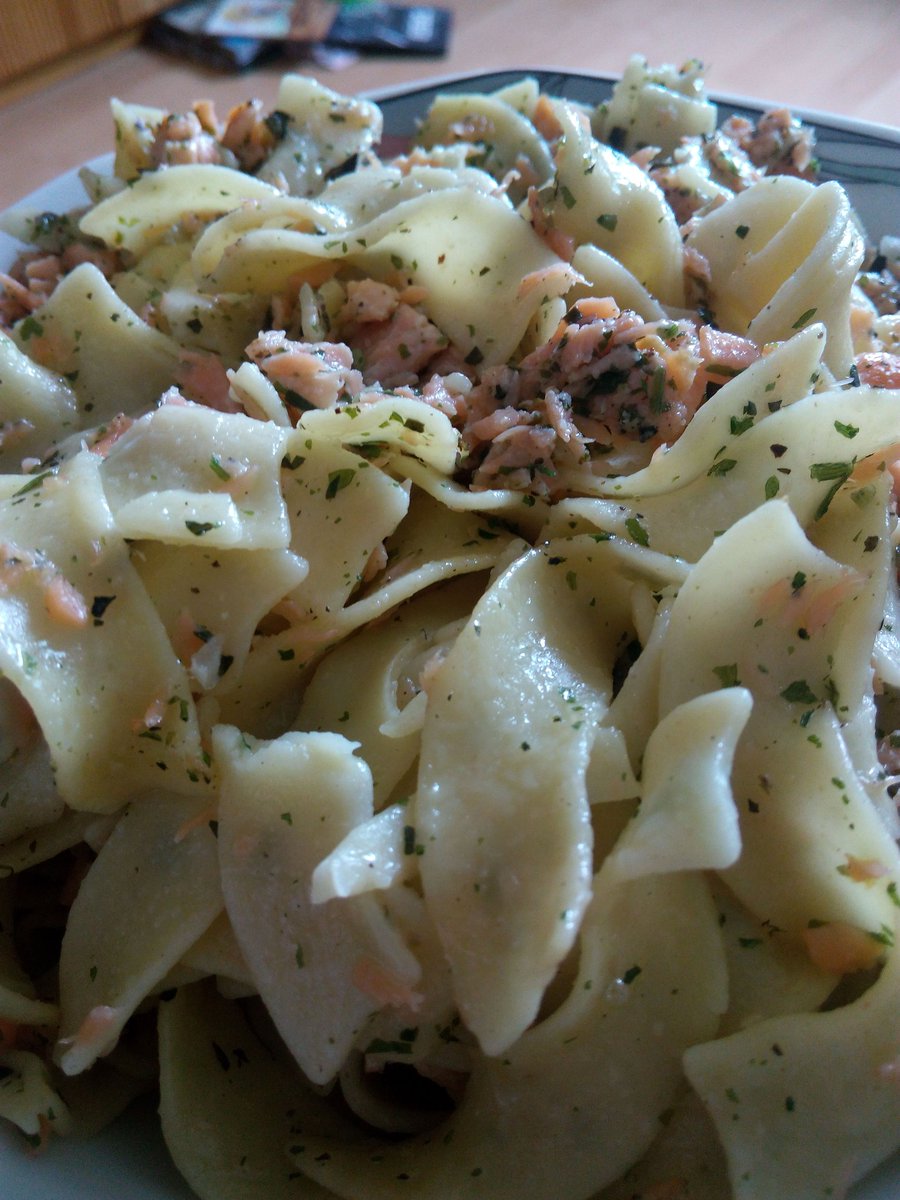 Sambovi's tweet image. Thank god for Salmon Noodles.....
#PullingThrough #ExamWeeks