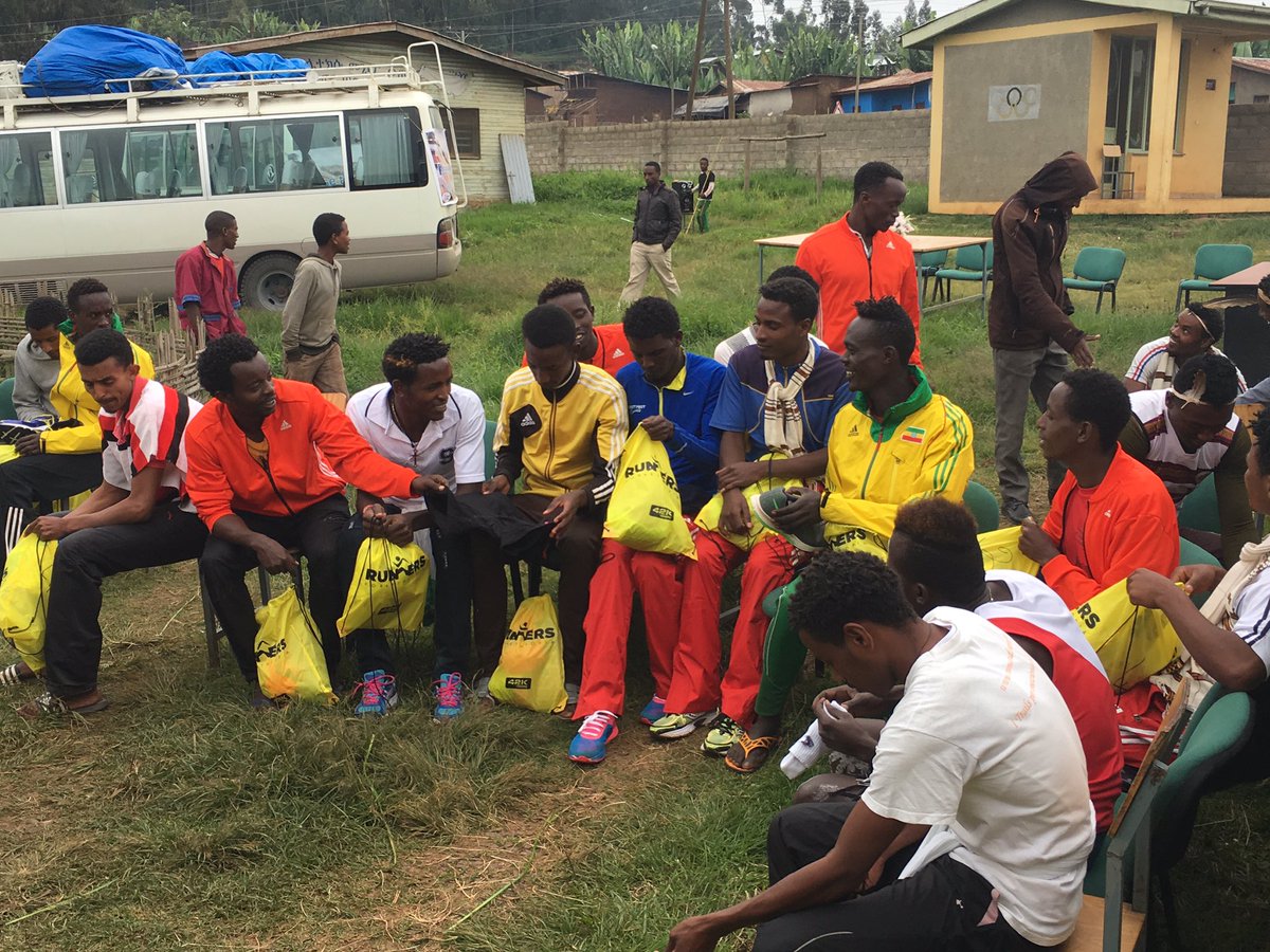 Entrega de material en el nuevo centro de alto rendimiento de Hagere Selam!! #runners4ethiopia