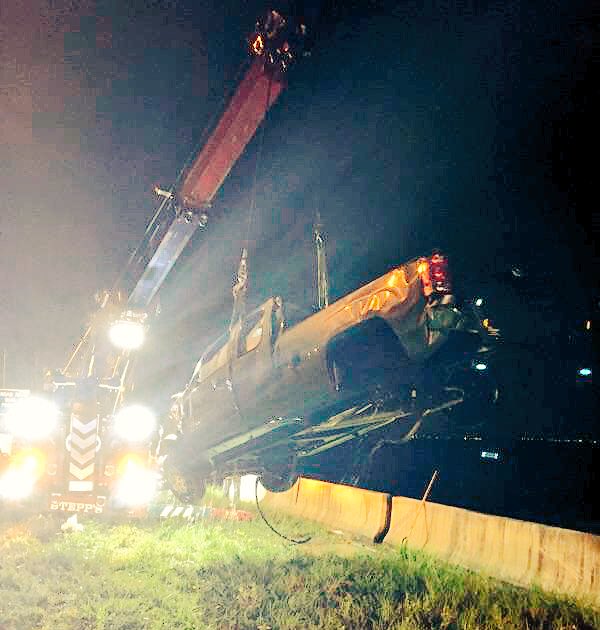 FHPTampa's tweet photo. Pinellas: Overnight crash on the HFB results in 3 fatalities &amp; 1 arrested for DUI Manslaughter. https://t.co/YGhtFpdEY0
