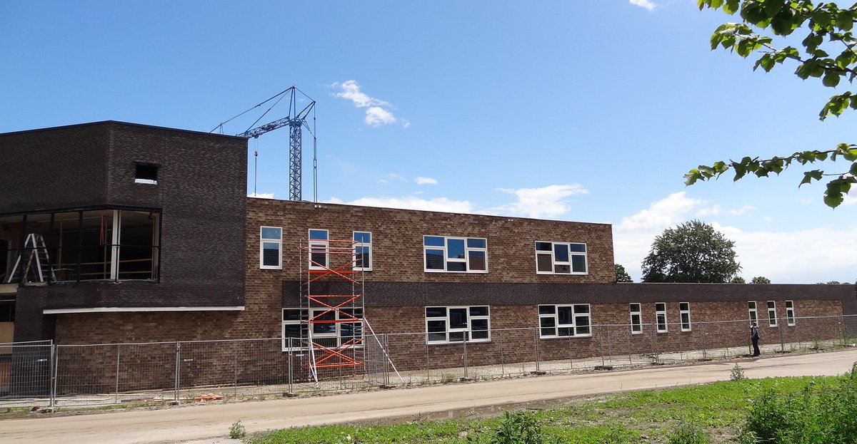 De mediatheek en de entree zijn voorzien van glas #mooi #nieuwbouw #AlmereHaven 
aquamarijn.asg-almere.nl
<a href="/ASGalmere/">AlmeerseScholenGroep</a>