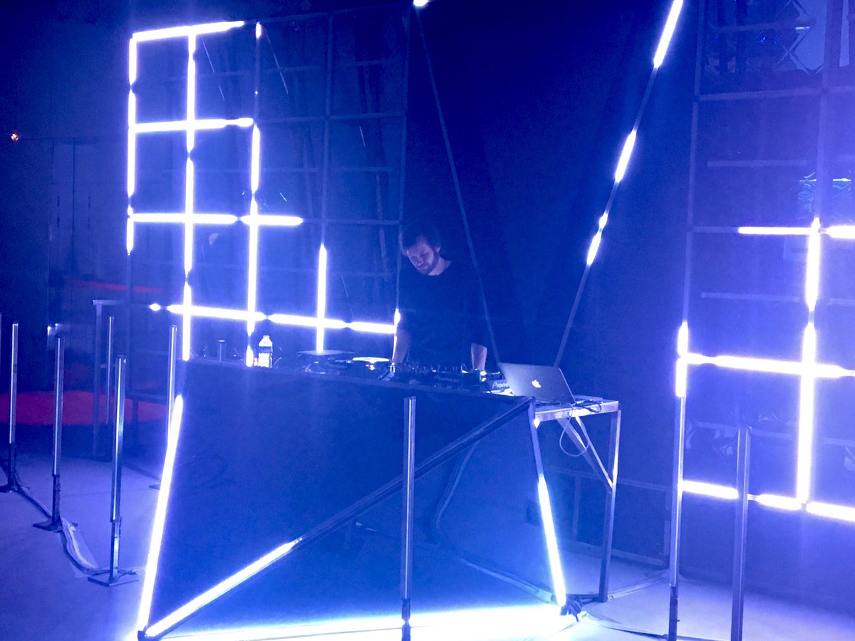 theabsolutcc's tweet photo. @benvedren est là de 15h à 18h pour des ateliers autour d'OX!! On vous attend à la @gaitelyrique ☺️ https://t.co/JSyDCsGskL