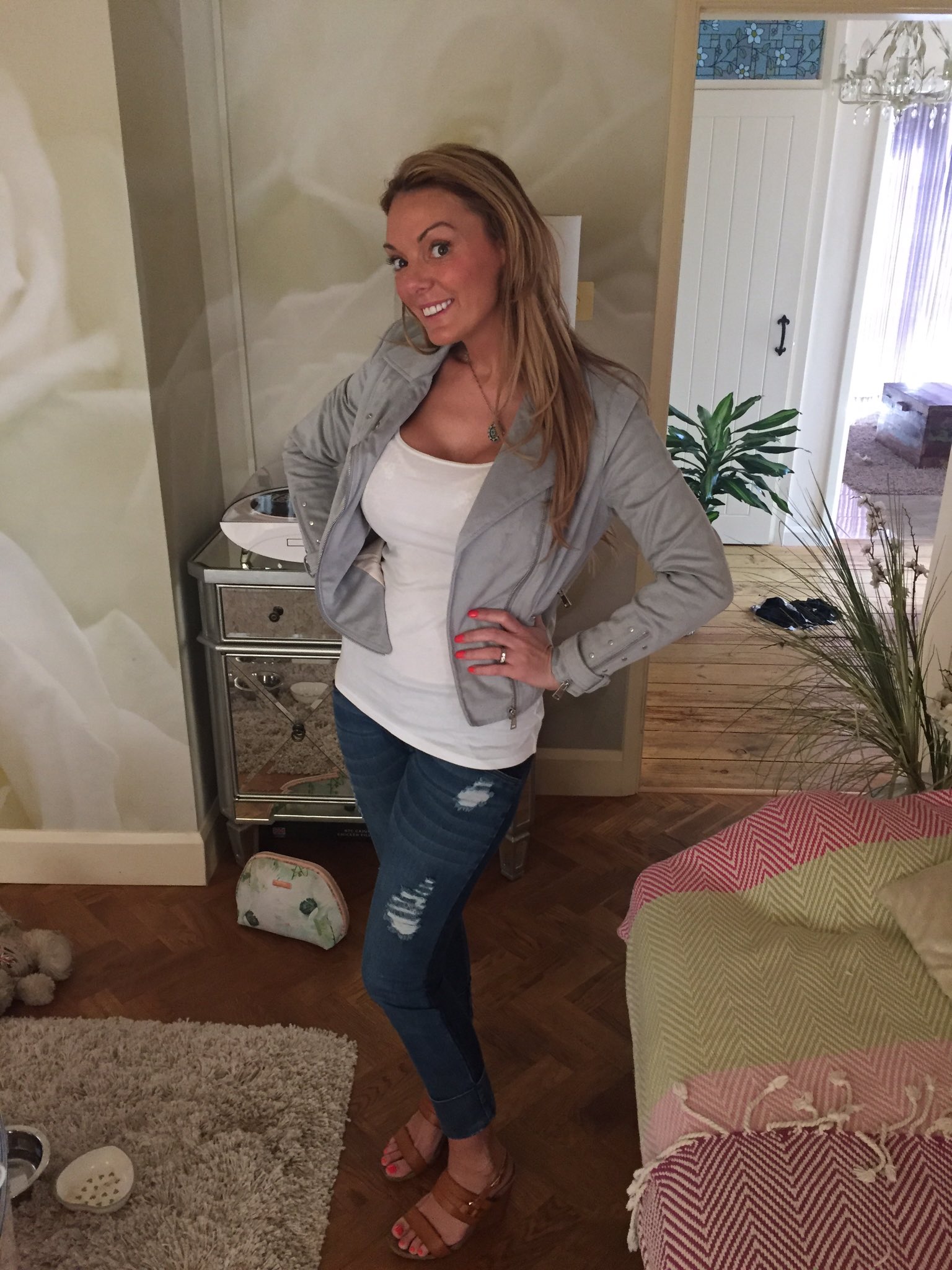 Stacey Saran on X: Watching absolutely fabulous with my girly xxxx such a  funny movie# loved my morning xx❤️ t.coxE5l4XEKwc  X