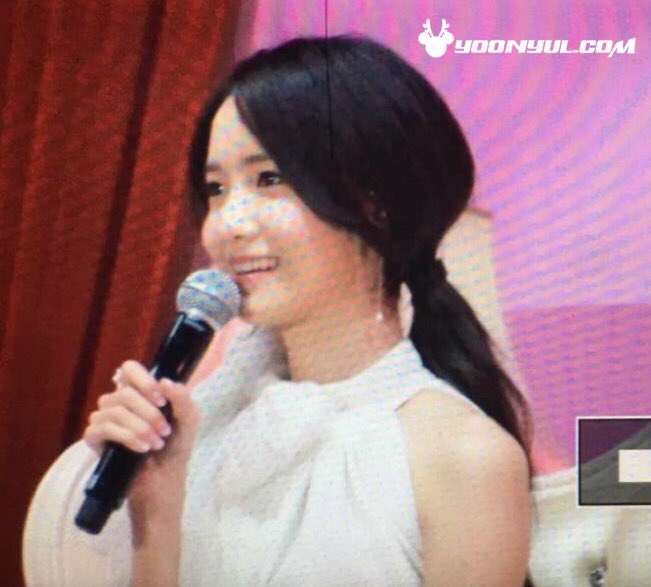 [PIC][01-07-2016]YoonA khởi hành đi Quảng Châu - Trung Quốc để tham dự "2016 YoonA 1st Fanmeet - BLOSSOM in Guangzhou" vào chiều nay CmXNBfBUsAEzP5V
