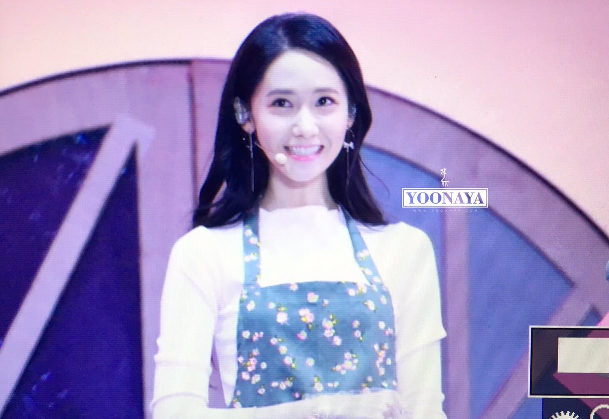 [PIC][01-07-2016]YoonA khởi hành đi Quảng Châu - Trung Quốc để tham dự "2016 YoonA 1st Fanmeet - BLOSSOM in Guangzhou" vào chiều nay CmXNjXkVUAAkce2