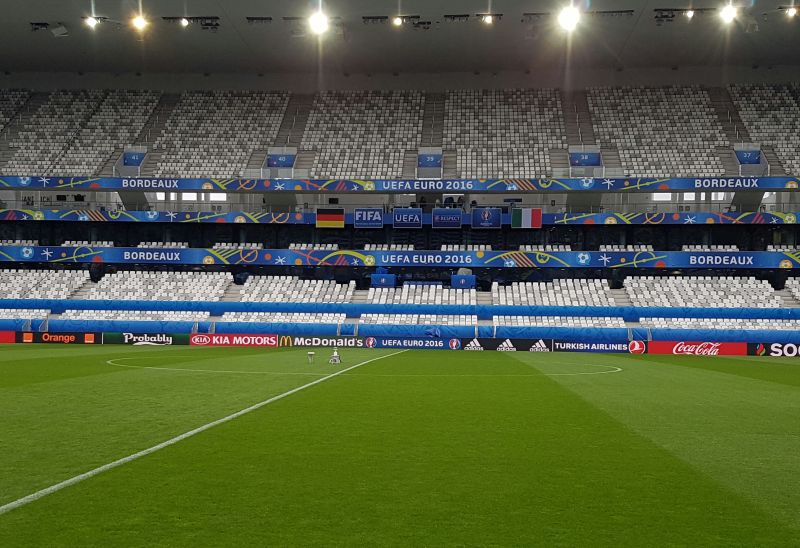 Azzurri_En's tweet photo. The #Azzurri will wear black armbands tonight in memory of the victims of the #DhakaAttack: https://t.co/Dup121AdIB https://t.co/UEMUSbJyGg