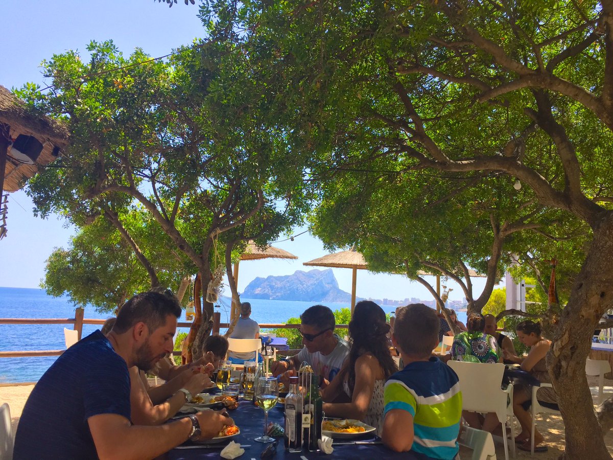 albertcmmm's tweet photo. Hoy comemos aquí : #roadbeach ⛱ https://t.co/pgk0x1yffB