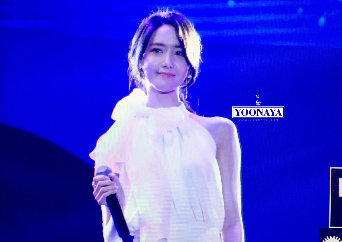 [PIC][01-07-2016]YoonA khởi hành đi Quảng Châu - Trung Quốc để tham dự "2016 YoonA 1st Fanmeet - BLOSSOM in Guangzhou" vào chiều nay CmXSzYsVMAEElhu