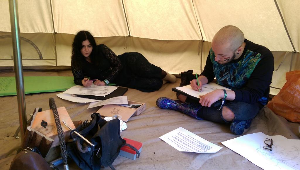 TimLeBreuilly's tweet photo. Drawing and mindfulness at Kelburn https://t.co/uRkG08B6jp