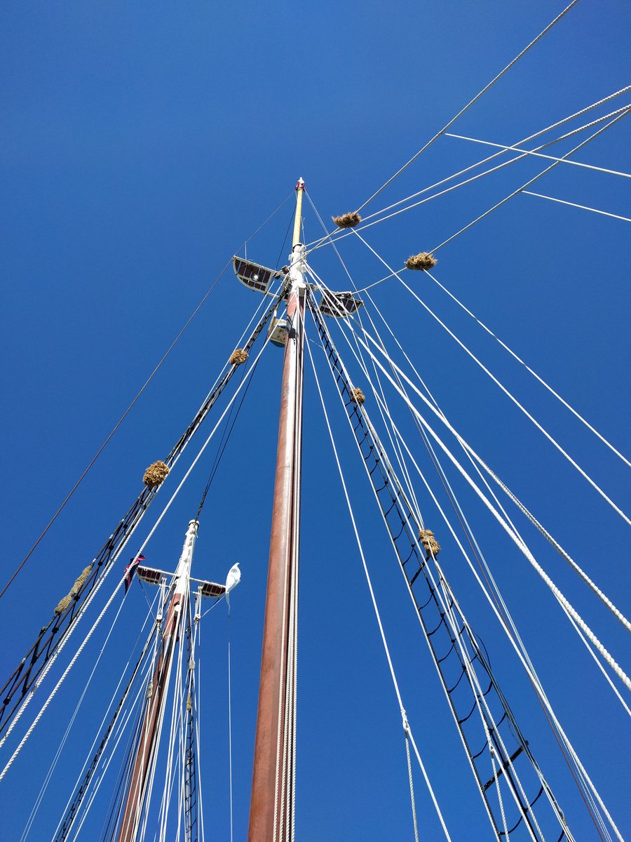 BOSHarborfest's tweet photo. All aboard the @LibertyFleet for the Kids Tall Ship Sail! #BostonHarborfest https://t.co/a7ymFV79Bh