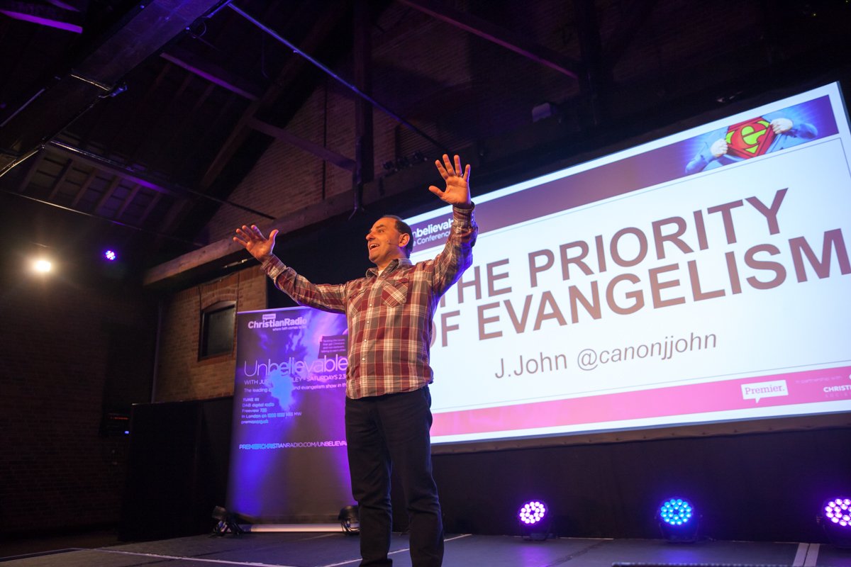 _jeremiahj's tweet photo. .@Canonjjohn delivers dynamic opening address at #unbelievable2016 @PremierRadio #ChristianThinkers @UnbelievableJB https://t.co/lwlj1sPGUu