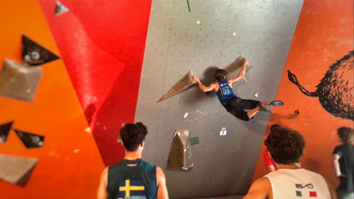 mathieuceron's tweet image. Don gaat lekker en topt boulder 7 #EYCBwarschau @NKBV @MedicortFysio